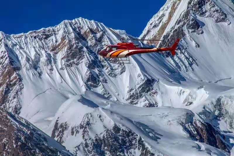 飞越夏特古道冰川