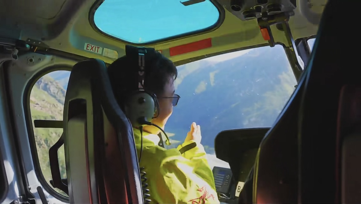 直升机飞游冰川